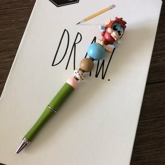 Disney Doorables: A Goofy Movie: Bigfoot handmade beaded pen - Picture 1 of 3